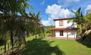 Finca en venta con espectacular vista al embalse Peñol Guatapé