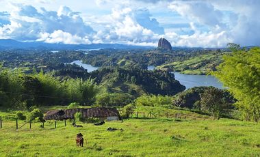 Finca en venta con espectacular vista al embalse Peñol Guatapé