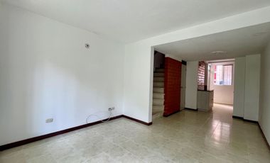 Extraordinaria casa en Colores de la Villa Conjunto Residencial con 3 alcobas. Villa Olimpica. Pereira.