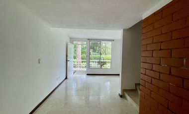 Extraordinaria casa en Colores de la Villa Conjunto Residencial con 3 alcobas. Villa Olimpica. Pereira.
