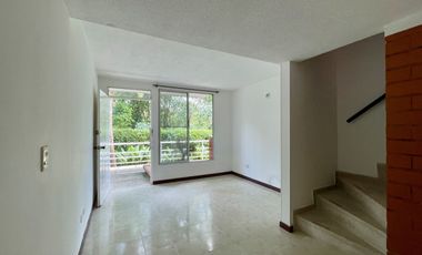 Extraordinaria casa en Colores de la Villa Conjunto Residencial con 3 alcobas. Villa Olimpica. Pereira.