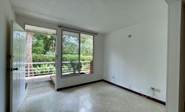 Extraordinaria casa en Colores de la Villa Conjunto Residencial con 3 alcobas. Villa Olimpica. Pereira.