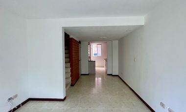 Extraordinaria casa en Colores de la Villa Conjunto Residencial con 3 alcobas. Villa Olimpica. Pereira.
