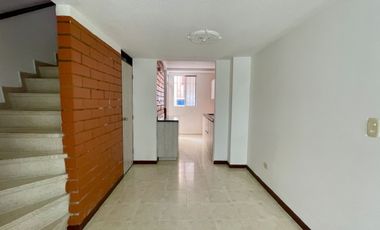 Extraordinaria casa en Colores de la Villa Conjunto Residencial con 3 alcobas. Villa Olimpica. Pereira.