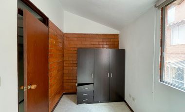 Extraordinaria casa en Colores de la Villa Conjunto Residencial con 3 alcobas. Villa Olimpica. Pereira.
