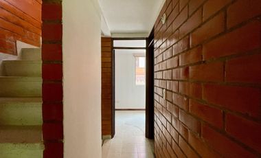 Extraordinaria casa en Colores de la Villa Conjunto Residencial con 3 alcobas. Villa Olimpica. Pereira.