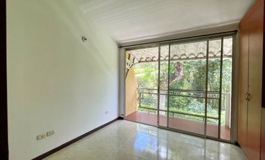 Extraordinaria casa en Colores de la Villa Conjunto Residencial con 3 alcobas. Villa Olimpica. Pereira.