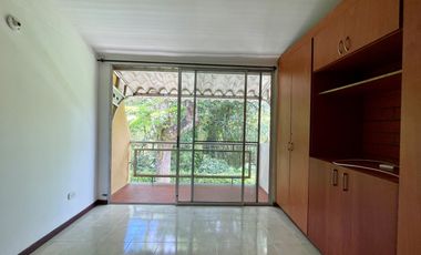 Extraordinaria casa en Colores de la Villa Conjunto Residencial con 3 alcobas. Villa Olimpica. Pereira.