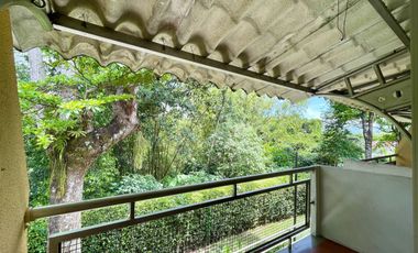 Extraordinaria casa en Colores de la Villa Conjunto Residencial con 3 alcobas. Villa Olimpica. Pereira.
