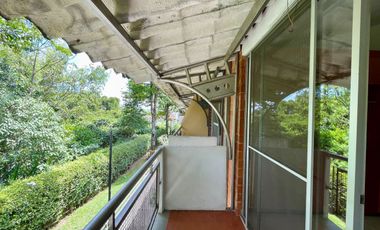 Extraordinaria casa en Colores de la Villa Conjunto Residencial con 3 alcobas. Villa Olimpica. Pereira.
