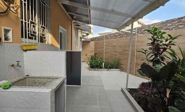 PUERTO AZUL-VIA A LA COSTA KM9, Alquilo Casa de una Planta 3 dormitorios $1.290