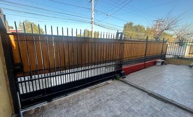 Se vende amplia y cómoda en $160.000.000 casa 4 Dormitorios 2 baños calle Nueva 1 comuna de  Cerrillos