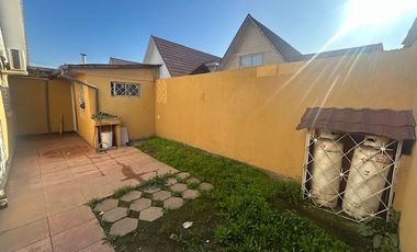 Se vende amplia y cómoda en $160.000.000 casa 4 Dormitorios 2 baños calle Nueva 1 comuna de  Cerrillos
