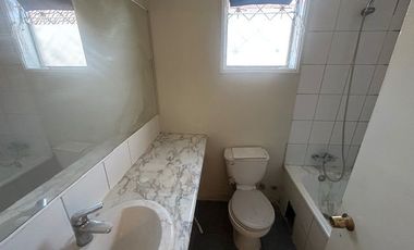 Se vende amplia y cómoda en $160.000.000 casa 4 Dormitorios 2 baños calle Nueva 1 comuna de  Cerrillos