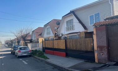 Se vende amplia y cómoda en $160.000.000 casa 4 Dormitorios 2 baños calle Nueva 1 comuna de  Cerrillos