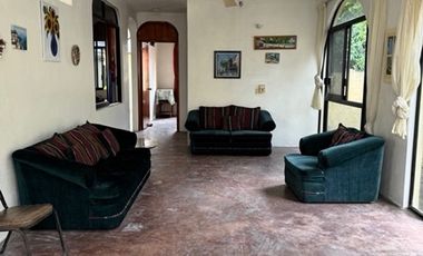 ¡Se Vende Casa Espaciosa en el Corazón de Tecpan!