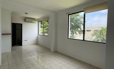 Casa de alquiler en sector UEES