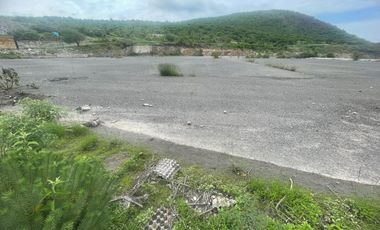 Terreno plano a 300 mts de Carretera 57, uso de suelo comercial y de servicios