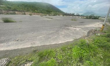 Terreno plano a 300 mts de Carretera 57, uso de suelo comercial y de servicios