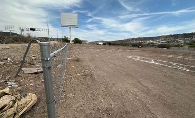 Terreno comercial con 110 mts. de frente sobre Fray Junípero Serra