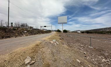 Terreno comercial con 110 mts. de frente sobre Fray Junípero Serra