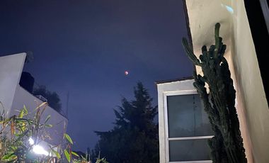 Casa en renta en Circuito Novelistas, entre zona azul y periferico
