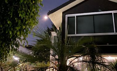 Casa en renta en Circuito Novelistas, entre zona azul y periferico