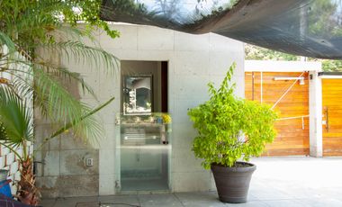 Casa en renta en Circuito Novelistas, entre zona azul y periferico