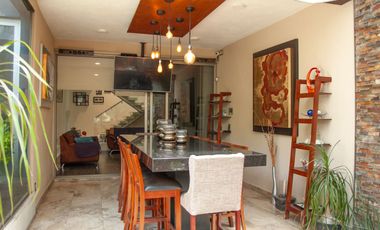Casa en renta en Circuito Novelistas, entre zona azul y periferico