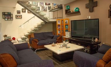 Casa en renta en Circuito Novelistas, entre zona azul y periferico