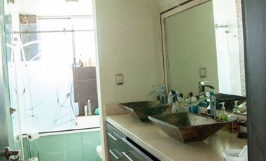 Casa en renta en Circuito Novelistas, entre zona azul y periferico