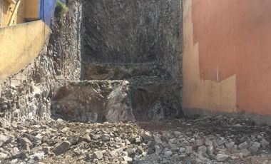Terreno ascendente excavado y listo para construir Casa o Departamentos a 500 mts de Cd Brisas, en calle cerrada y muy tranquila