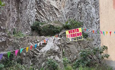 Terreno ascendente excavado y listo para construir Casa o Departamentos a 500 mts de Cd Brisas, en calle cerrada y muy tranquila