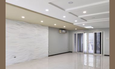 Big Horseshoe Townhouse for Sale! Quezon City