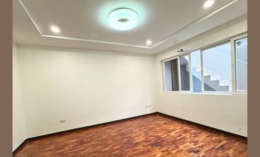 Big Horseshoe Townhouse for Sale! Quezon City