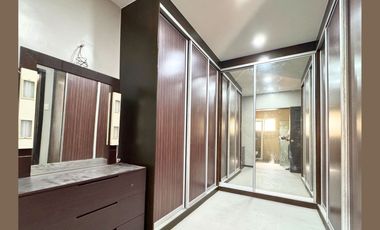 Big Horseshoe Townhouse for Sale! Quezon City