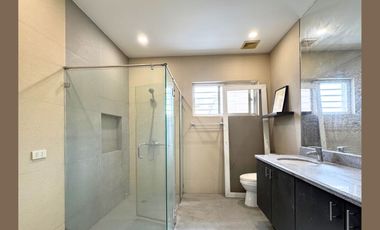 Big Horseshoe Townhouse for Sale! Quezon City