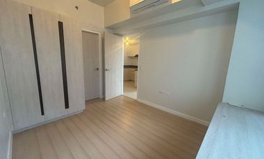 FOR RENT - LARGE 1BR UNIT WITH BALCONY SEA & MOUNTAINVIEW IN MANDANI BAY CEBU. WITH EXTRA ROOM FOR OFFICE OR MAID'S ROOM.