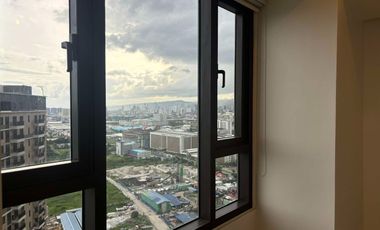 FOR RENT - LARGE 1BR UNIT WITH BALCONY SEA & MOUNTAINVIEW IN MANDANI BAY CEBU. WITH EXTRA ROOM FOR OFFICE OR MAID'S ROOM.
