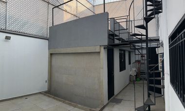 Casa en venta, a una calle de Plutarco Elias Calles, Iztacalco