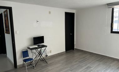 Casa en venta, a una calle de Plutarco Elias Calles, Iztacalco