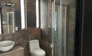 Casa en venta, a una calle de Plutarco Elias Calles, Iztacalco