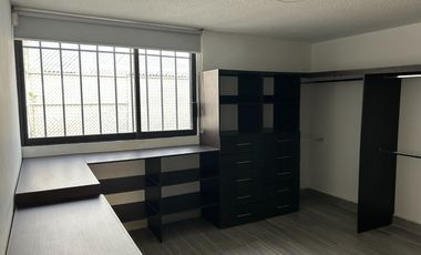 Casa en venta, a una calle de Plutarco Elias Calles, Iztacalco