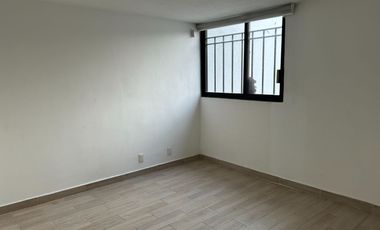 Casa en venta, a una calle de Plutarco Elias Calles, Iztacalco