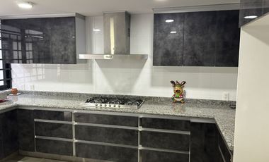 Casa en venta, a una calle de Plutarco Elias Calles, Iztacalco