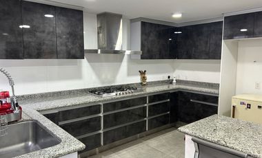 Casa en venta, a una calle de Plutarco Elias Calles, Iztacalco