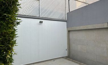 Casa en venta, a una calle de Plutarco Elias Calles, Iztacalco