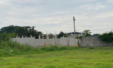 Se vende terreno con cerramiento en Machala