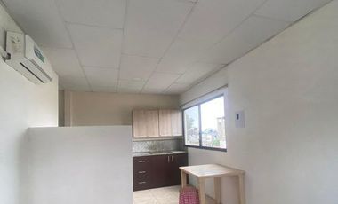 SE RENTA SUITE AMOBLADA EN LA CDLA. LAS BRISAS