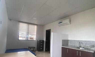 SE RENTA SUITE AMOBLADA EN LA CDLA. LAS BRISAS